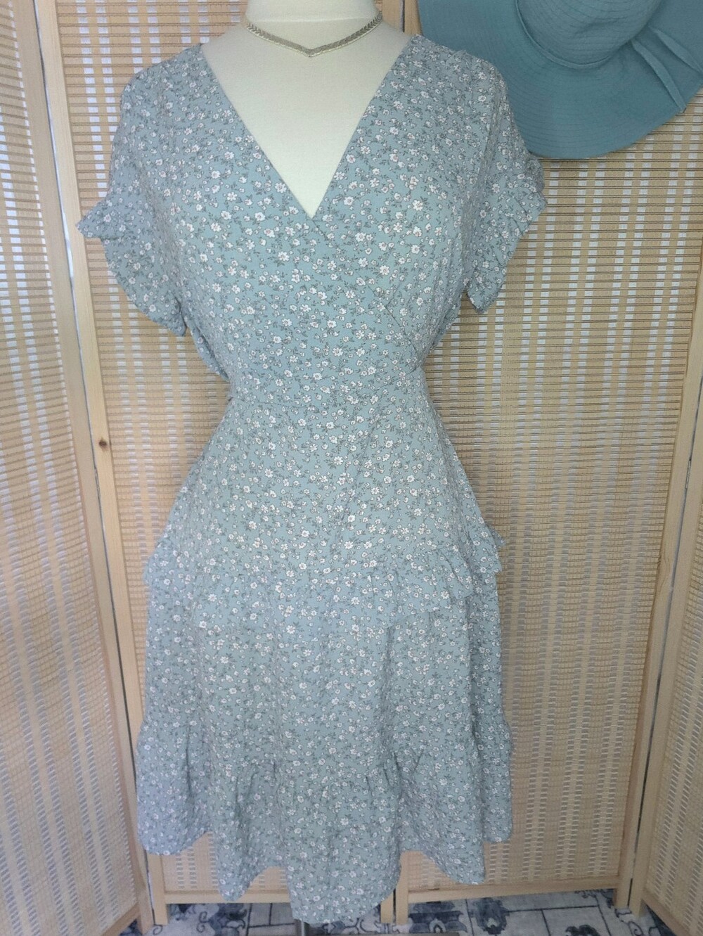 Romantic Blue Ruffled Fluttersleeve Floral Dress NWOT, Monteau Los Angeles - Picture 7 of 7